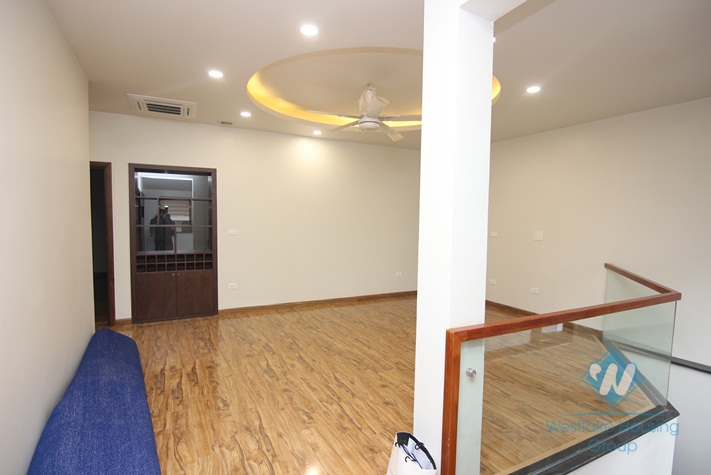02 floor apartment with swimming for rent in Xuan dieu st, Tay Ho district 
